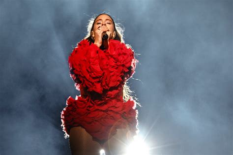 Rencontre avec Rosalía à Paris: Un concert flamenco endiablé et des fans en délire !