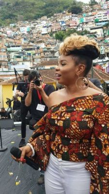 Le Festival Tropical : Un Déluge de Rythmes Brésiliens avec le Charismatique Yemi Alade !